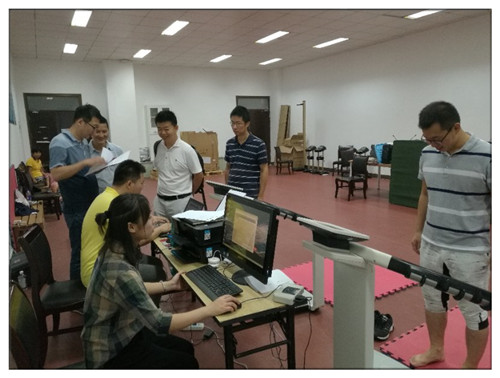 计算机科学与技术学院教师们在测试中(1)